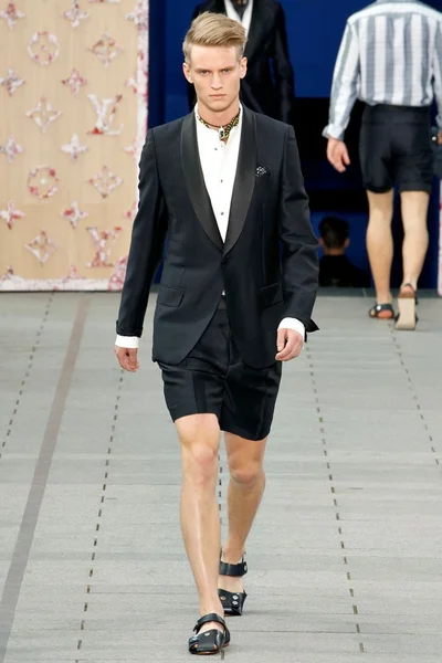 Look 38